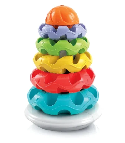 Anillas Apilables – Baby Clementoni | Juguete educativo sensorial desde 6 meses Descripción ¡El clásico juego de apilar se renueva con texturas, colores y mucho aprendizaje! El Juego de Anillas Apilables de Baby Clementoni es un juguete educativo diseñado para estimular los sentidos y el desarrollo cognitivo de los bebés desde los 6 meses hasta los 3 años. Este set incluye 5 anillas de colores de distintos tamaños, pensadas para apilar sobre una base central. Cada anilla presenta superficies con texturas variadas que favorecen la exploración táctil, ayudando al bebé a desarrollar su percepción sensorial, habilidades manuales y visuales de forma natural y divertida. Además de potenciar la coordinación mano-ojo, este juguete introduce conceptos esenciales como la relación causa-efecto, el reconocimiento de formas, tamaños y colores, y la lógica secuencial al encajar las piezas de mayor a menor. Con un diseño robusto, atractivo y 100% seguro, este juego forma parte de la colección Baby Clementoni, concebida para acompañar cada etapa del crecimiento con materiales de calidad y propuestas de valor educativo. Características principales Marca: Clementoni Referencia: 17103 EAN: 8005125171033 Edad recomendada: 6 a 36 meses Material: Plástico seguro con texturas suaves Contenido: 1 base + 5 anillas de colores Peso: 468 g Baterías: No requiere Origen: Diseñado y desarrollado en Italia Características destacadas 🔵 Cinco anillas apilables de diferentes tamaños y colores llamativos. ✋ Superficies con texturas variadas para estimulación táctil. 🧠 Fomenta la motricidad fina, la lógica y la coordinación mano-ojo. 🎨 Estimula el reconocimiento de formas, tamaños y colores. 🔄 Introduce el concepto de relación causa-efecto desde los primeros meses. ✅ Juguete seguro, resistente y sin bordes cortantes. ♻️ Fabricado con materiales duraderos y conforme a la normativa CE. Razones para comprarlo ✅ Es un juguete sensorial evolutivo, ideal para acompañar al bebé en su desarrollo motor y cognitivo. ✅ Su diseño educativo y colorido estimula el aprendizaje desde casa. ✅ Perfecto como regalo para el primer año de vida o para estimular el juego libre en edades tempranas. ✅ Cuenta con el respaldo de la marca Clementoni, referente en juguetes pedagógicos. Advertencias de seguridad Utilizar siempre bajo la supervisión de un adulto. Revisar regularmente el estado del producto. Conforme a la normativa de seguridad europea (Directiva 2009/48/CE, marcado CE). ¡Apilar, aprender y tocar con Baby Clementoni nunca fue tan divertido! Elige el Juego Anillas Apilables de Clementoni y acompaña a tu bebé en sus primeros logros con un juguete educativo, sensorial y seguro.