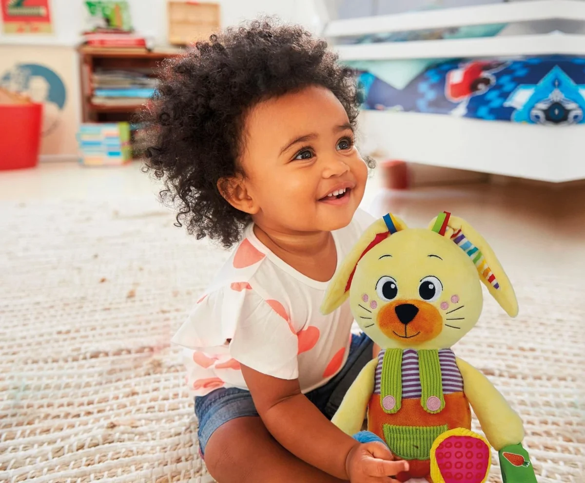 Peluche Conejo Benny – Baby Clementoni Conejito de peluche multisensorial con portachupete y estuche de juego